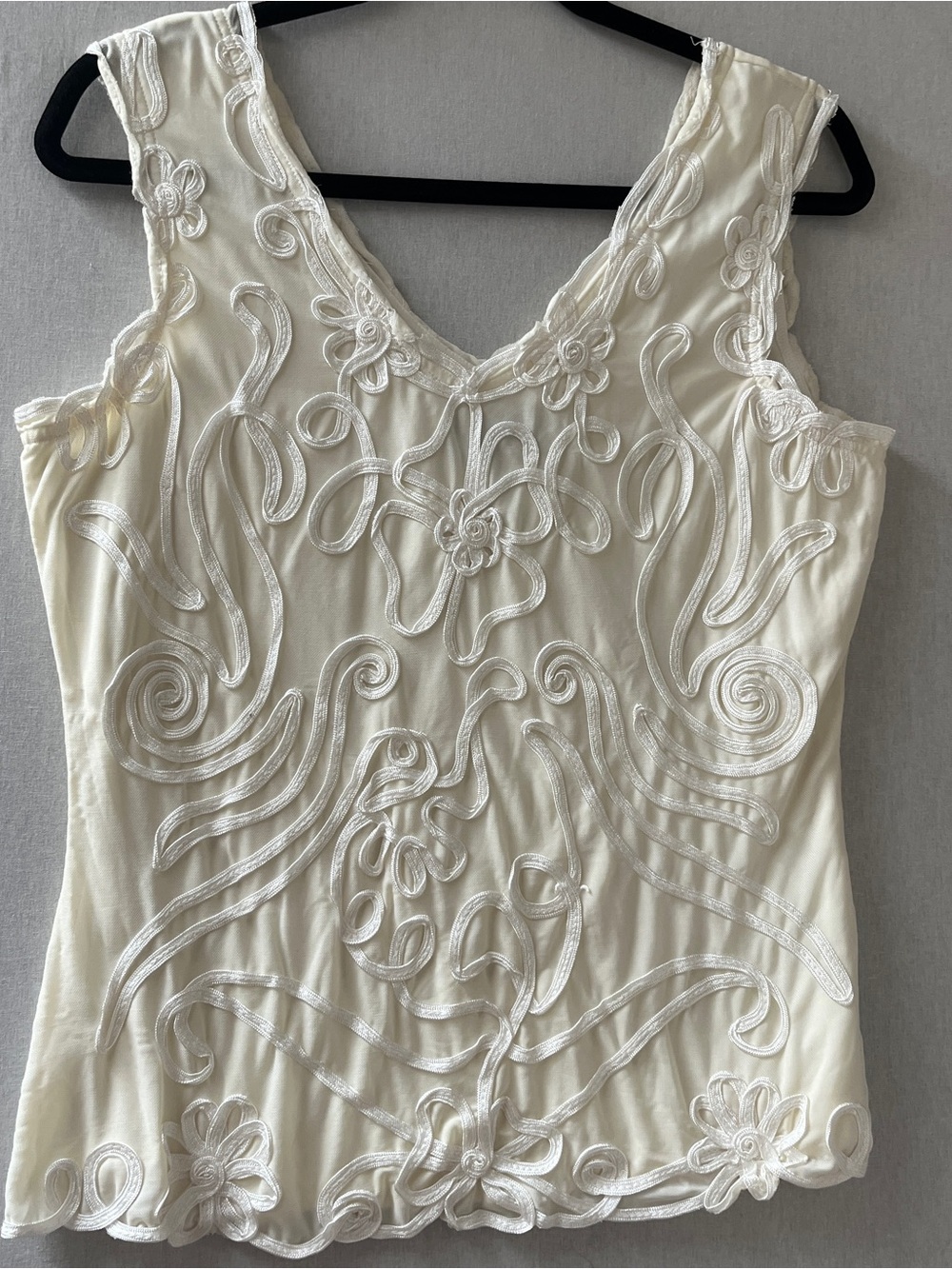 Frank Lyman Cream Embroidered Floral Sleeveless V-Neck Top 14